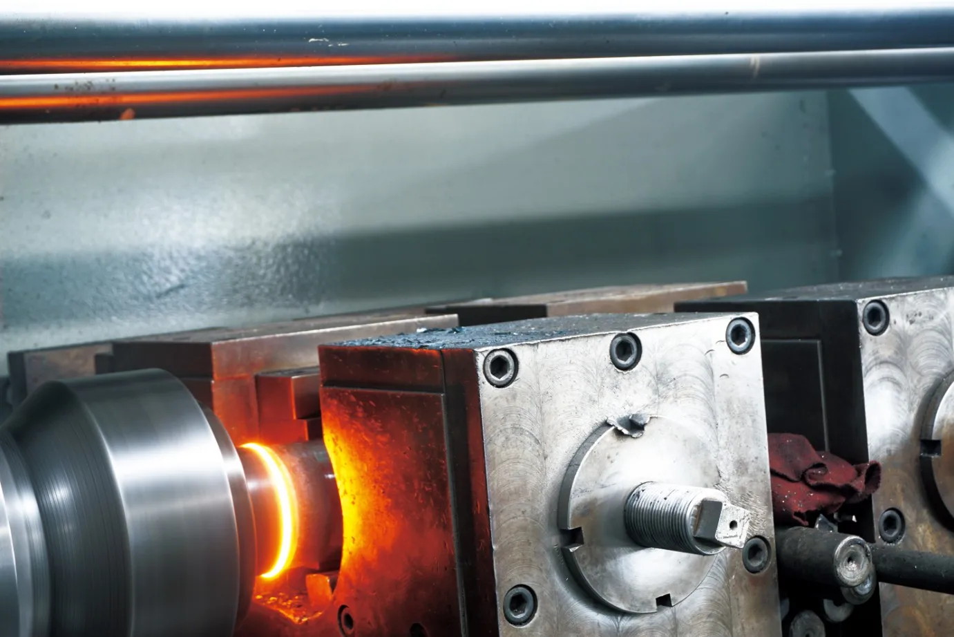 ХЦИЦ хидраулични цилиндри: 4 језгра типа и прилагођена решења